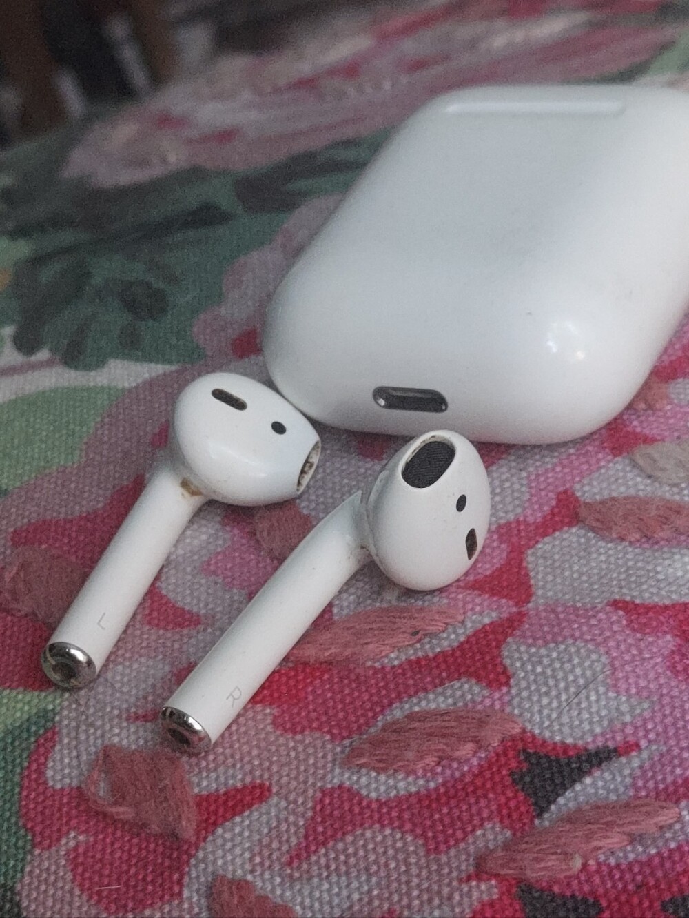 EUC Auotentic APPLE Air Pods 1st Gen whith ligbting charger